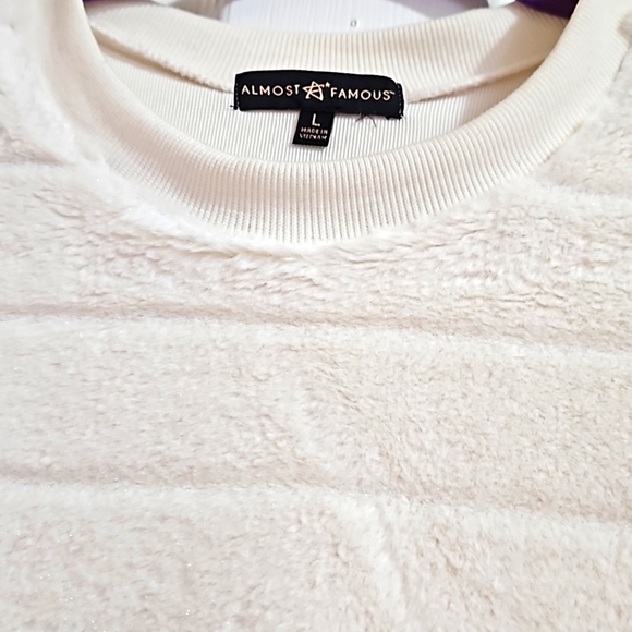 White sweater size L - Picture 2 of 3